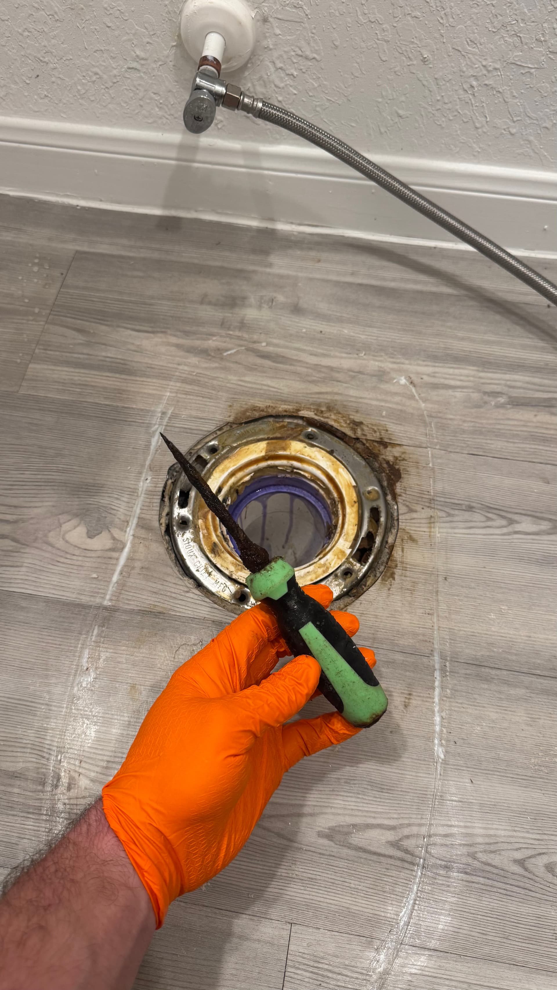 A Screwdriver Was Causing This Guest Bathroom's Recurring Backup