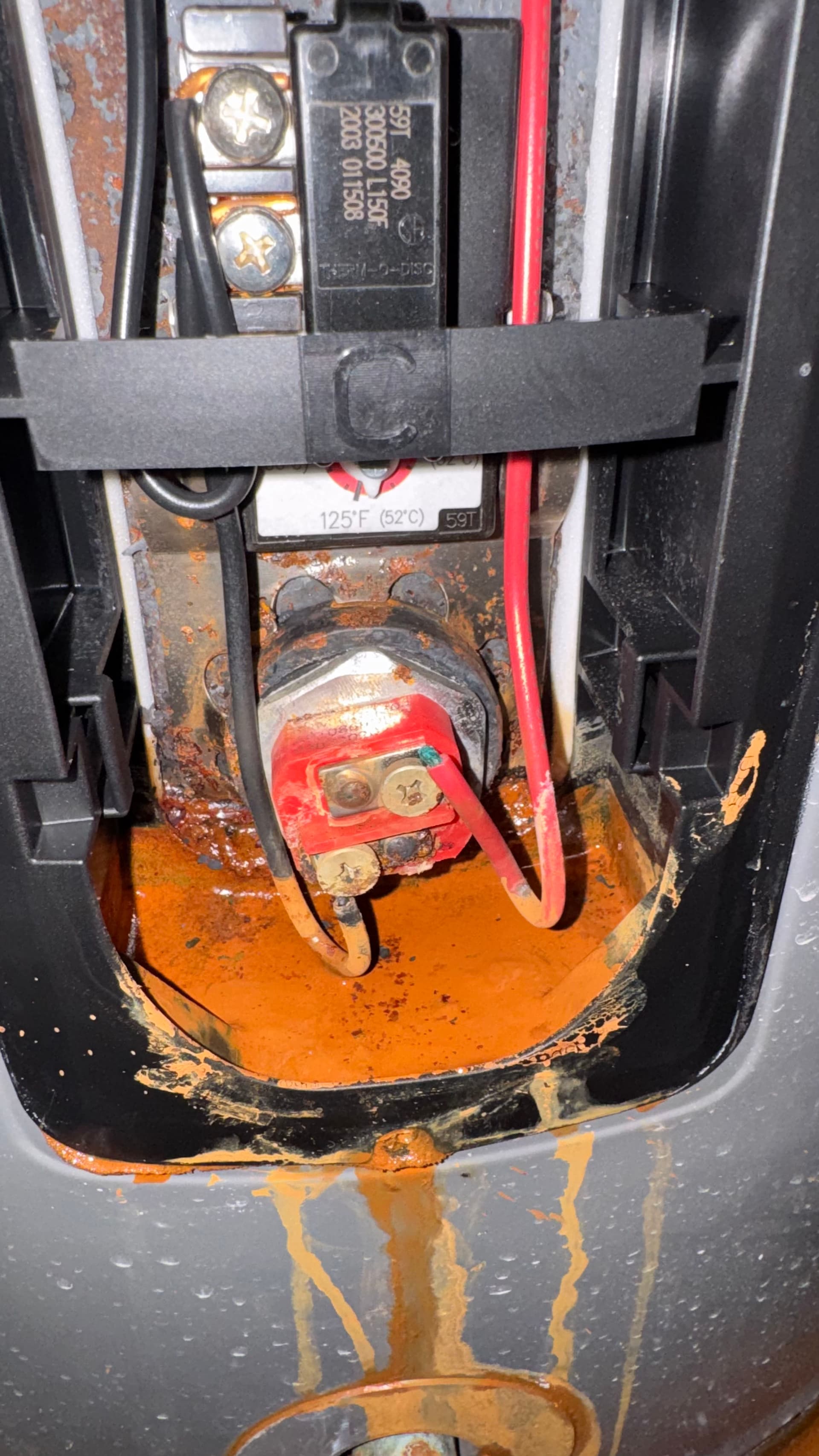 Gallery photos for Leaking Water Heater Replaced Fast in New Braunfels: Image #1