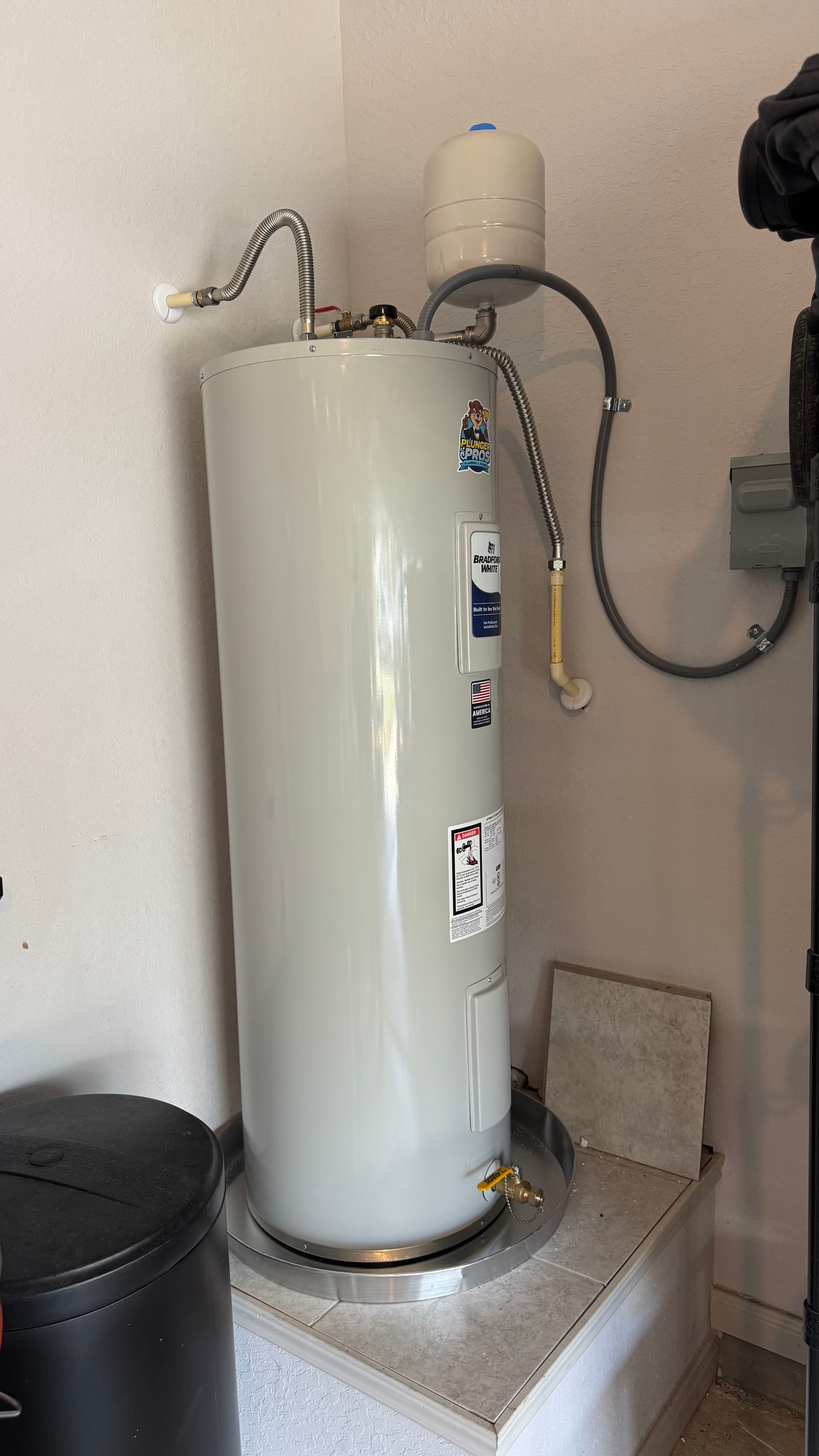 Gallery photos for Leaking Water Heater Replaced Fast in New Braunfels: Image #2